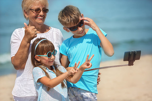 stelzer-law-wills-estates-inheritance-grandma-with-grandkids-on-beach